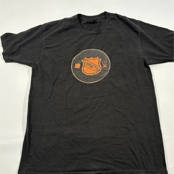 Undefeated Adult Black Puck Off T-Shirt Tee Mens NHL Hockey UNDFTD Sz L HOLES - Picture 2 of 11